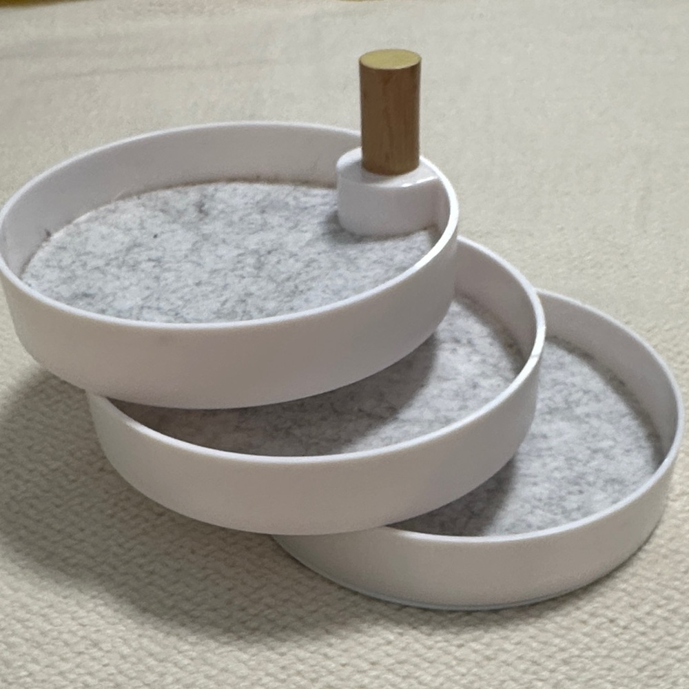 White and Gray Tiered Jewelry Organizer